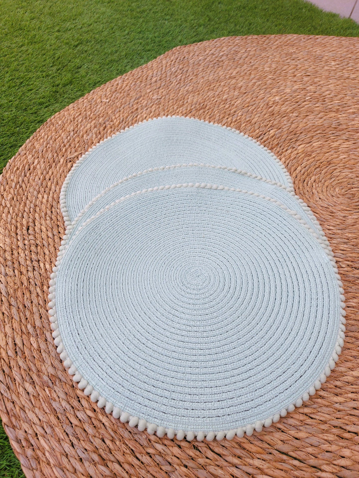 Mantel individual redondo en verde agua